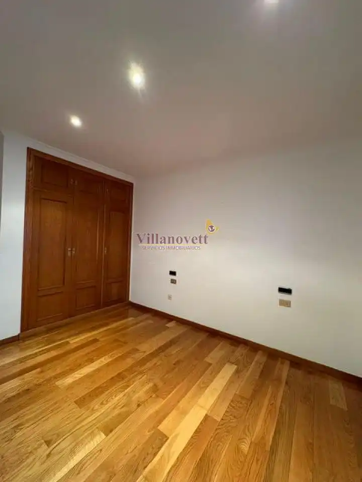 Habitación de Apartamento de alquiler en Vigo  con Calefacción, Parquet y Trastero