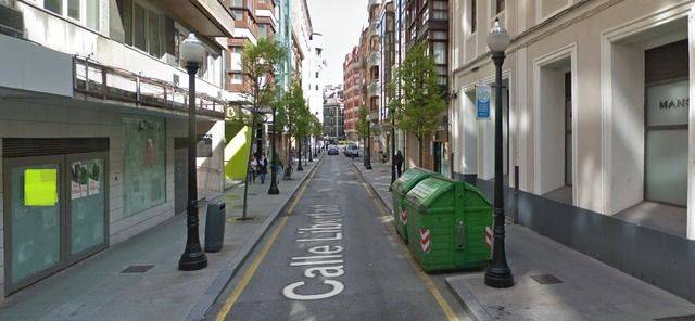 Local comercial en Venta en Calle Munuza en Barrio del Centro