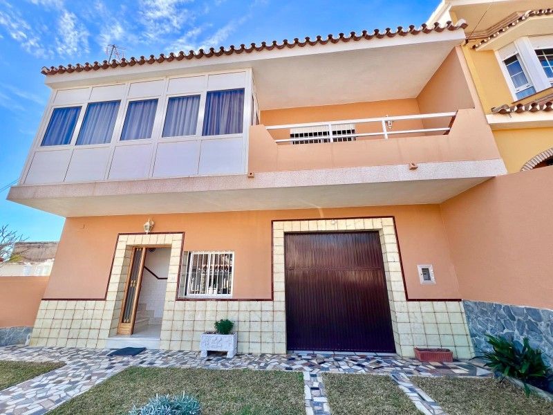 Exterior view of House or chalet for sale in Málaga Capital  with Air Conditioner, Terrace and Furnished