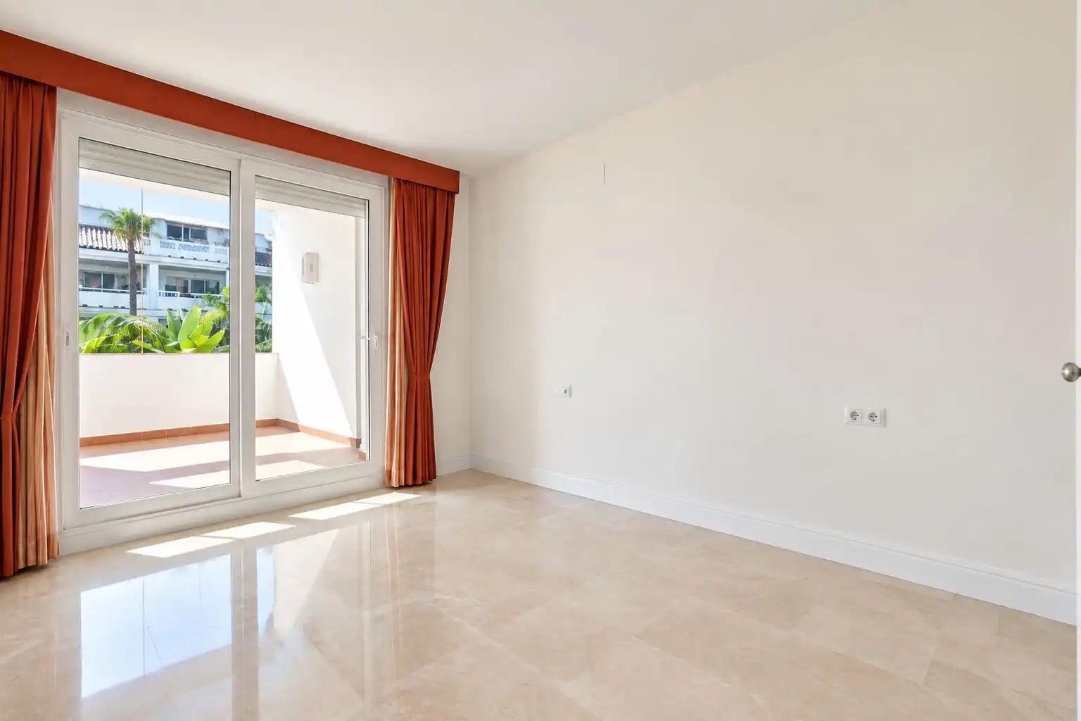 Apartamento en venta en Marbella con Jardín privado y Piscina comunitaria