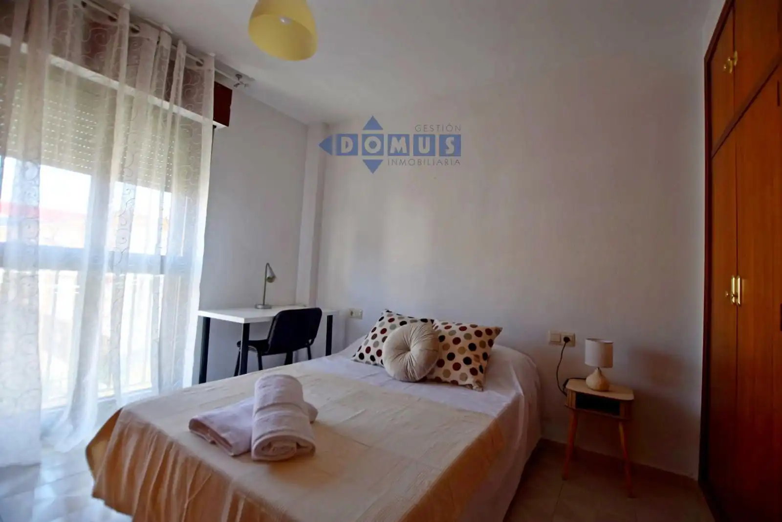 Habitación de Piso para compartir en Ronda con Aire acondicionado, Terraza y Amueblado