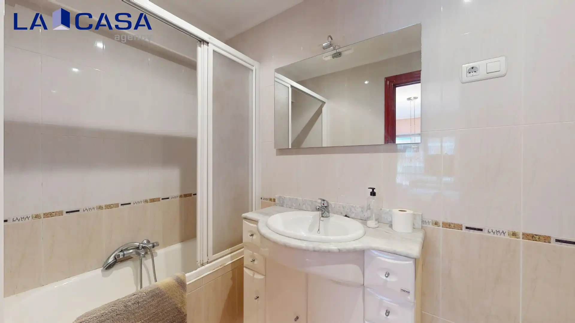 Bathroom of Flat for sale in Bilbao   with Terrace and Furnished