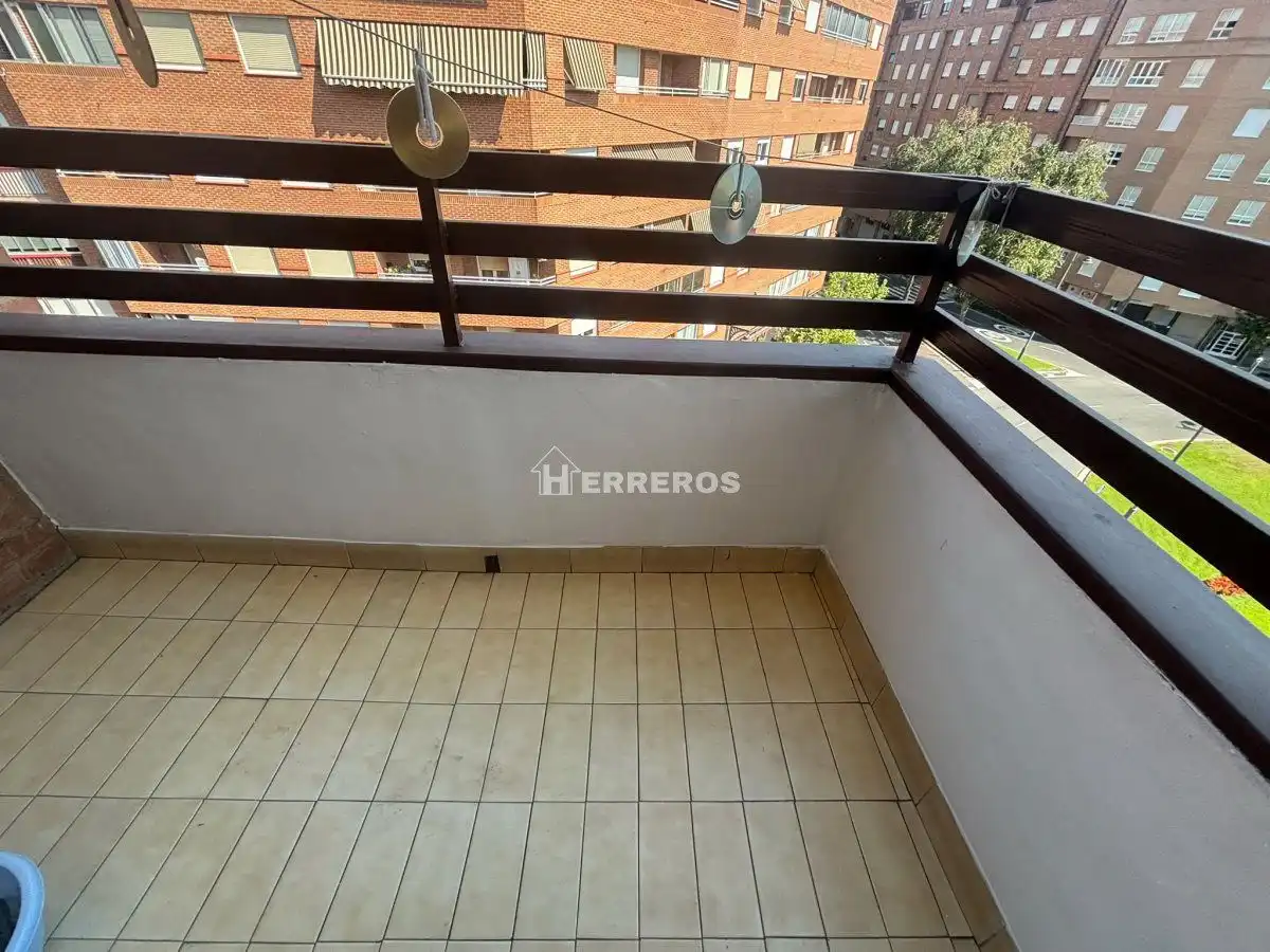 Terrassa de Pis en venda en  Logroño amb Calefacció, Parquet i Terrassa