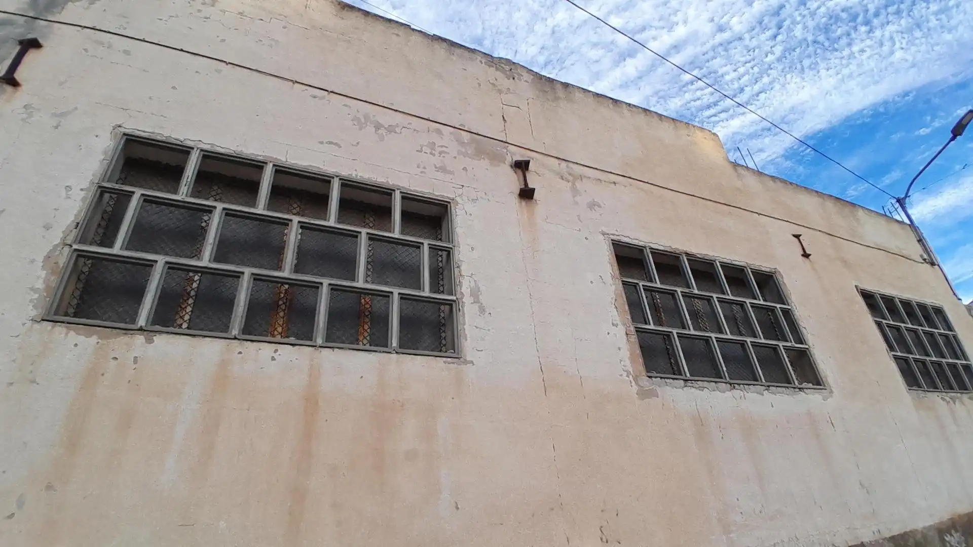 Vista exterior de Edificio en venta en Yecla