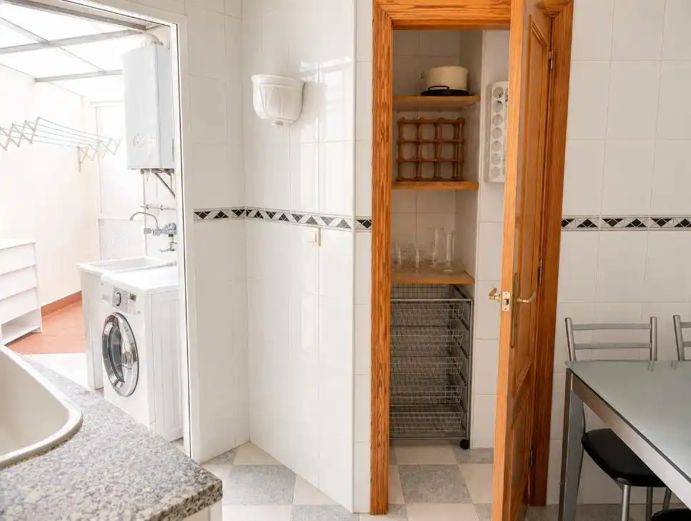 Baño de Piso de alquiler en Oliva con Calefacción, Terraza y Amueblado