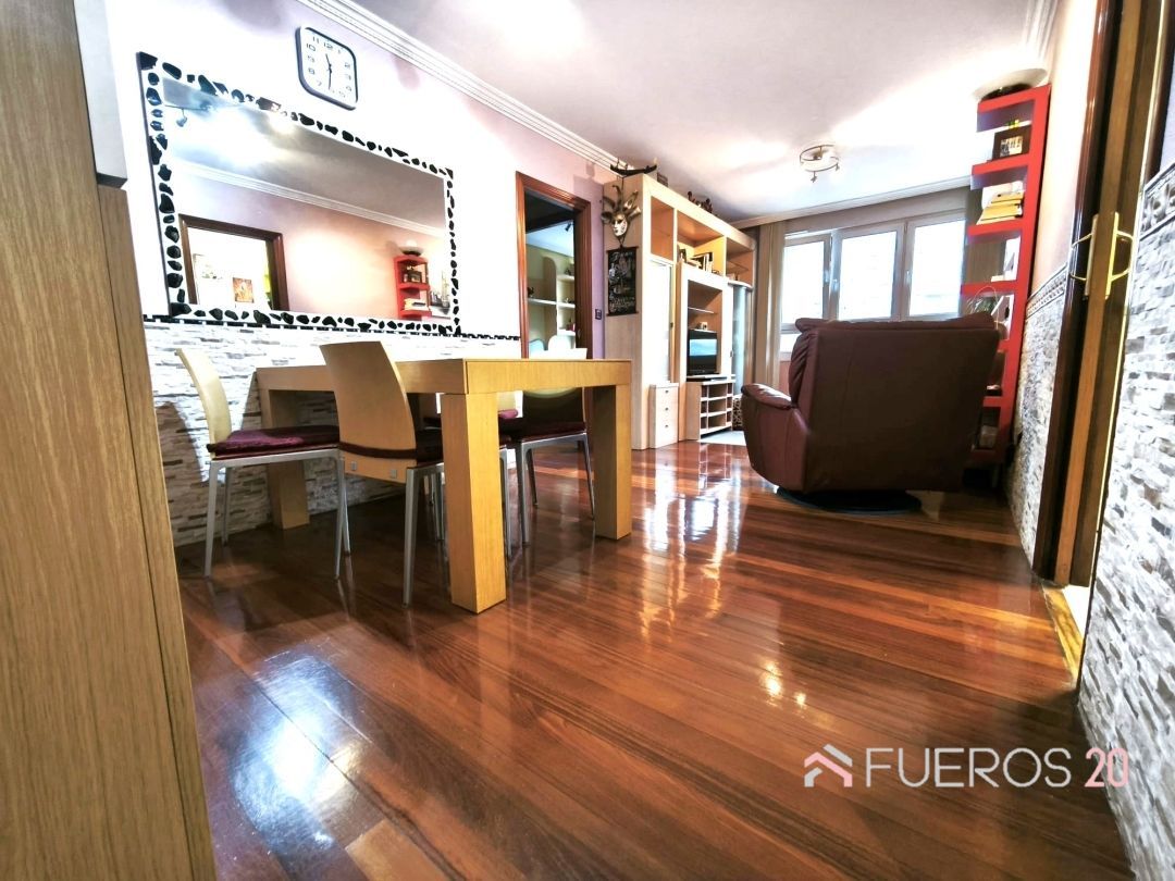 Living room of Flat for sale in Barakaldo   with Air Conditioner, Heating and Storage room