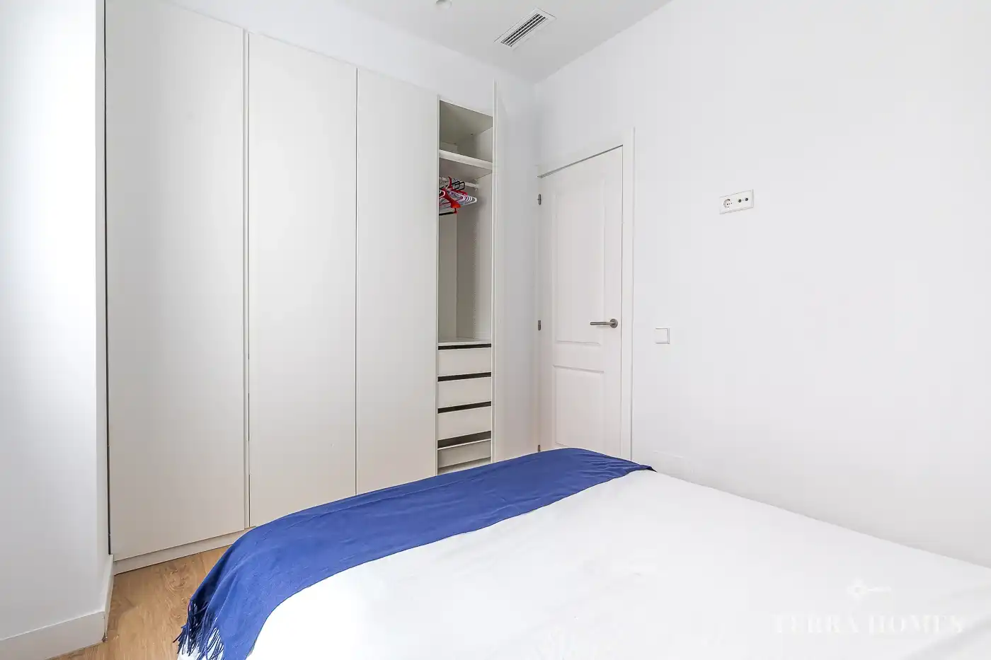 Dormitori de Apartament en venda en Madrid amb Aire condicionat i Moblat