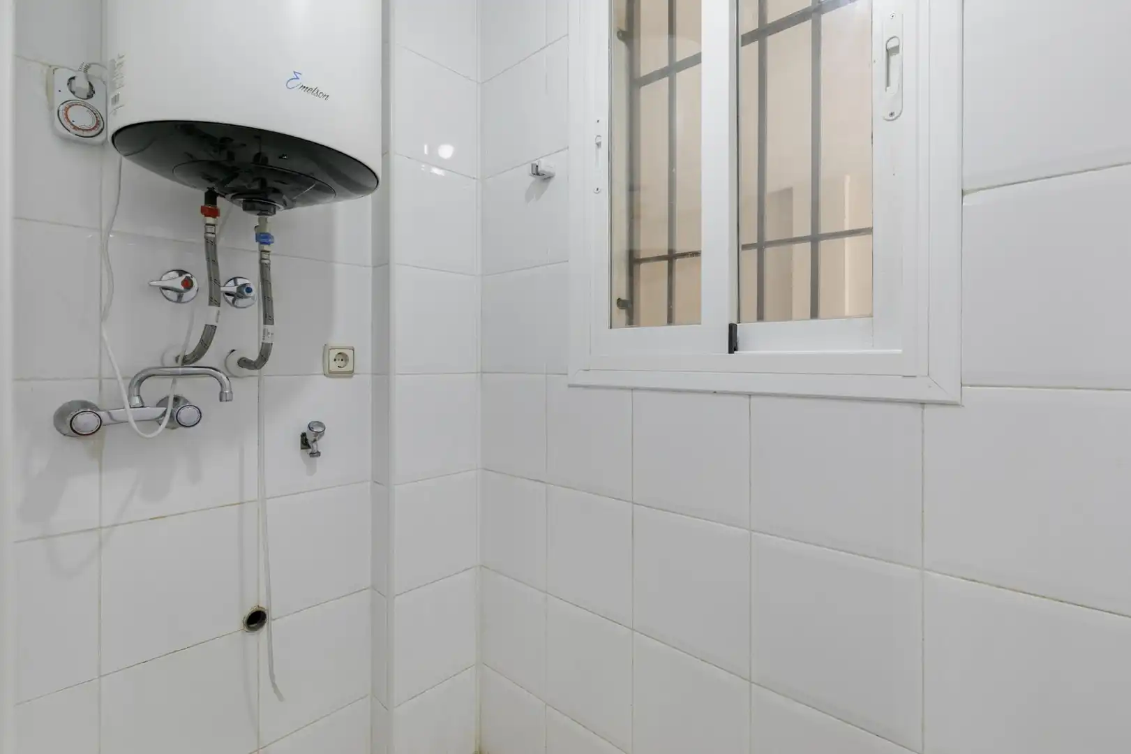 Bathroom of Flat for sale in Armilla  with Air Conditioner, Heating and Storage room