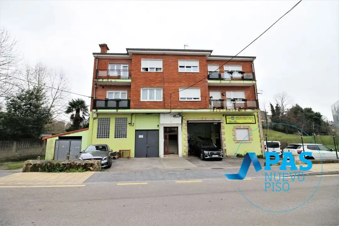 Vista exterior de Piso en venta en Torrelavega  con Terraza y Balcón