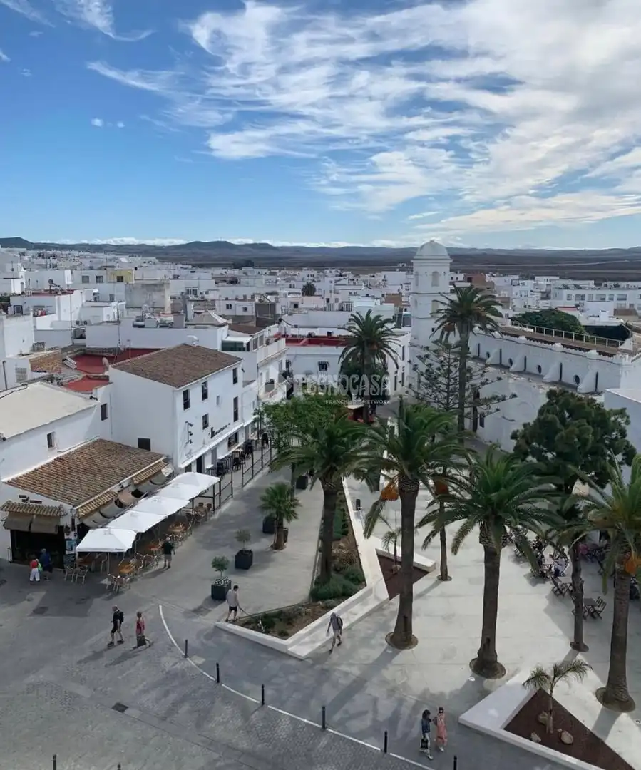 Vista exterior de Àtic en venda en Conil de la Frontera amb Terrassa i Balcó