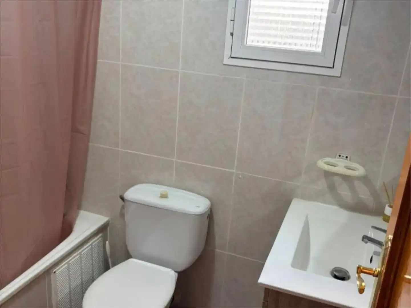 Bathroom of Flat for rent in  Valencia Capital  with Air Conditioner and Balcony