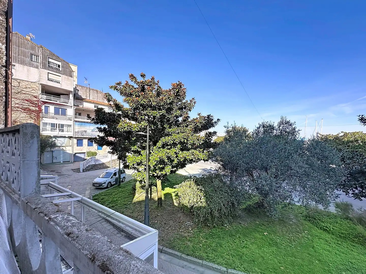 Außenansicht von Wohnung zum Verkauf in Sanxenxo mit Terrasse