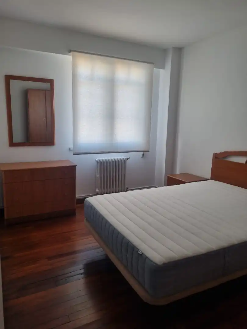 Bedroom of Apartments for rent in Santiago de Compostela   with Heating, Parquet flooring and Furnished