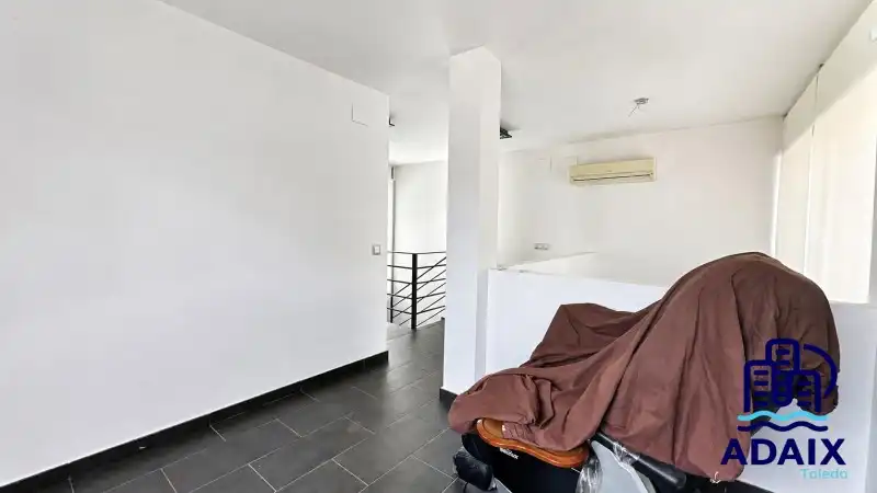 Houses for sale in Layos  with Air Conditioner, Heating and Terrace