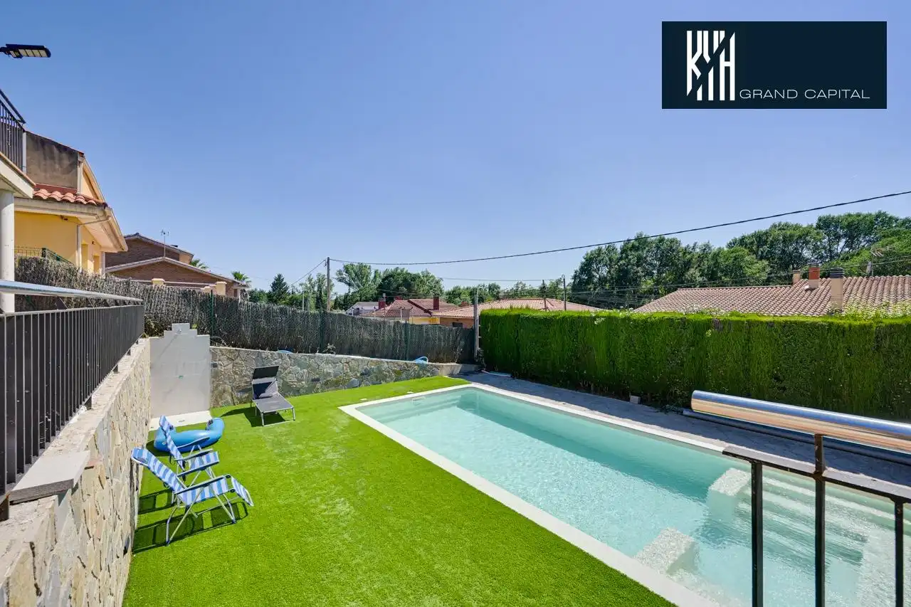 Casa con terraza en venta en Carrer Carrer Casanovas