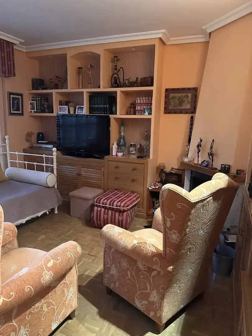 Sala d'estar de Casa adosada en venda en Universidad