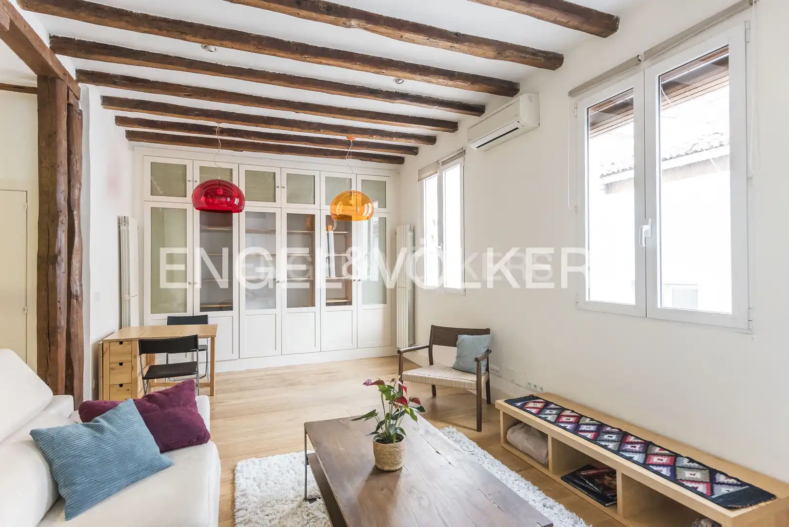 Living room of Attic for rent in Madrid  with Air Conditioner, Heating and Parquet flooring