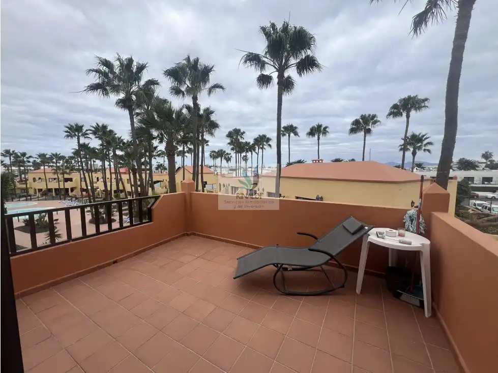 Terrassa de Apartament en venda en La Oliva amb Terrassa, Piscina i Moblat
