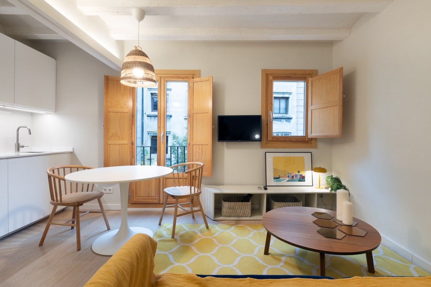 Living room of Flat to rent in  Barcelona Capital  with Air Conditioner, Heating and Balcony
