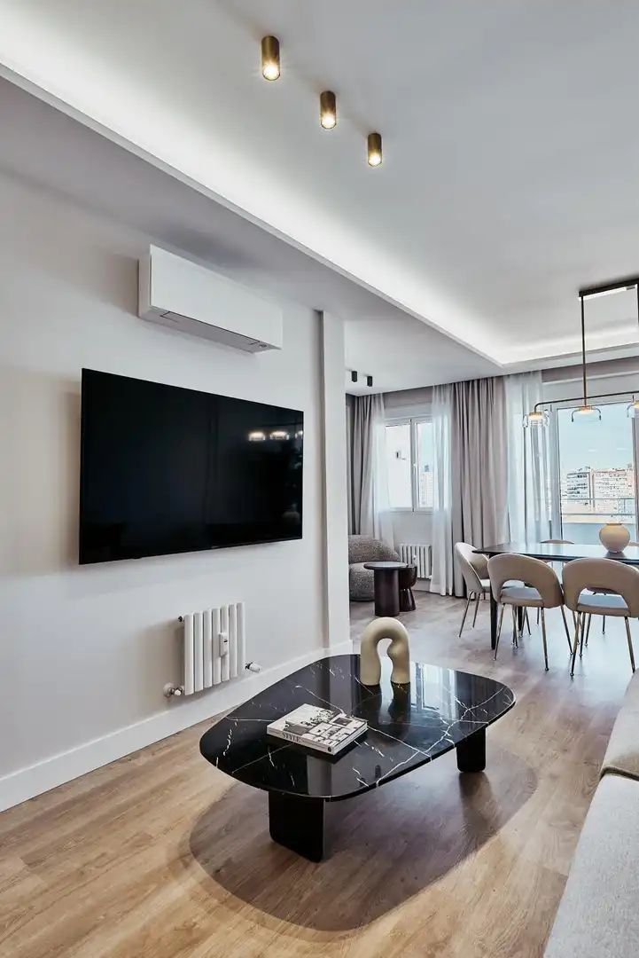 Sala d'estar de Apartament en venda en Madrid amb Calefacció, Terrassa i Moblat