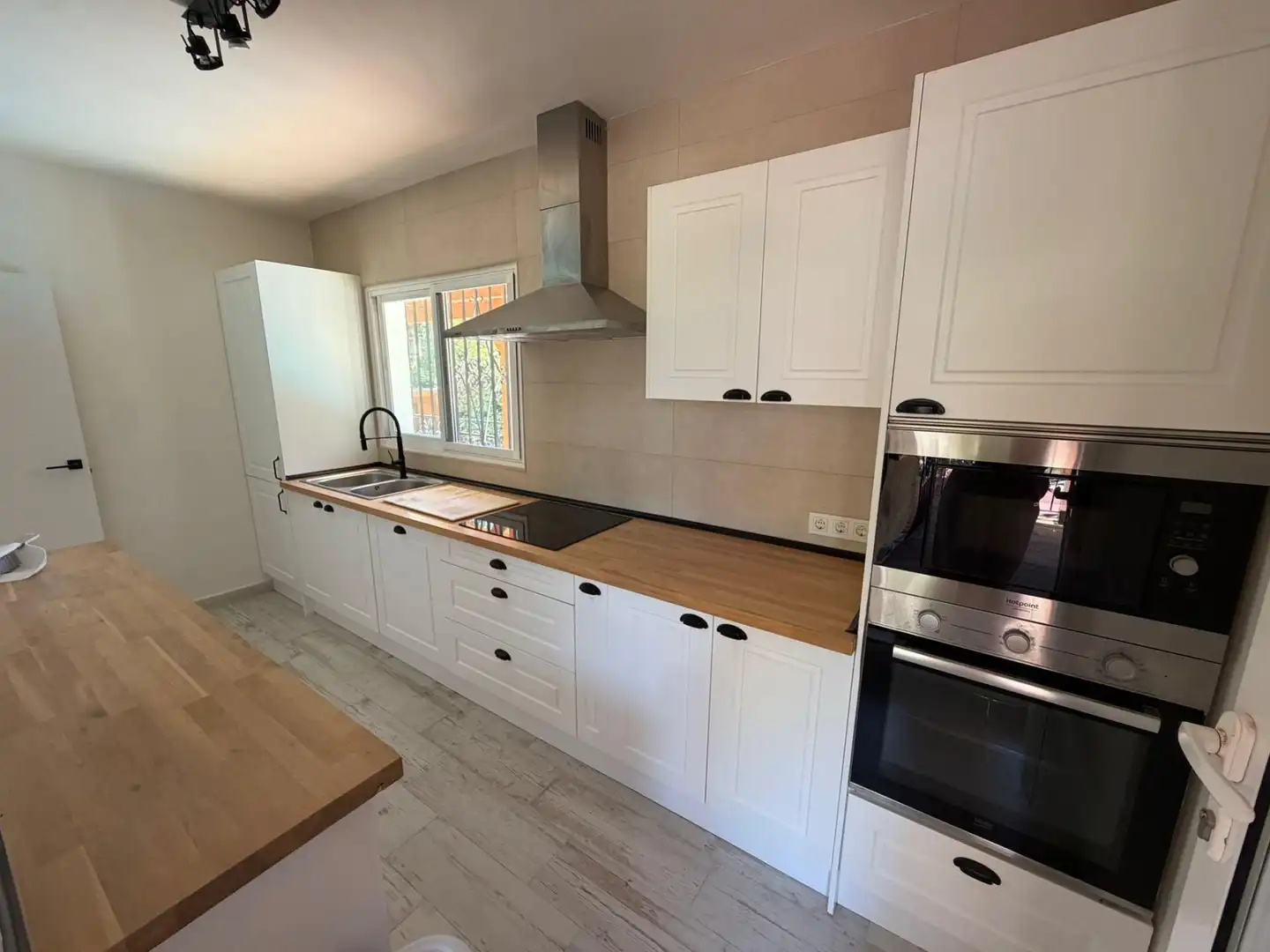 Cocina de Casa o chalet de alquiler en L'Alfàs del Pi con Aire acondicionado, Jardín privado y Piscina