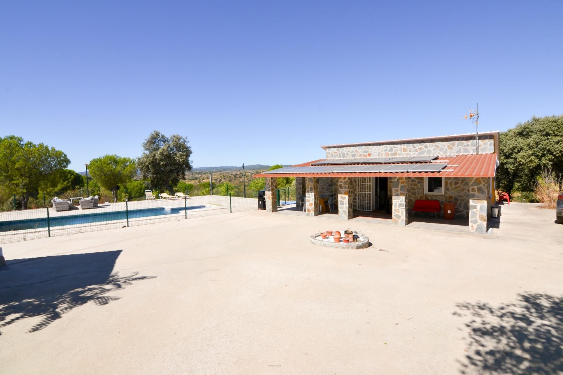 Exterior view of Country house for sale in Almorox  with Heating, Private garden and Swimming Pool