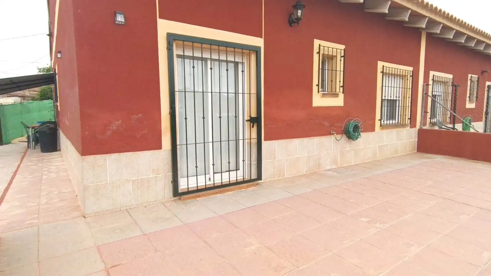 Vista exterior de Casa adosada de lloguer en Cartagena amb Calefacció, Jardí privat i Moblat