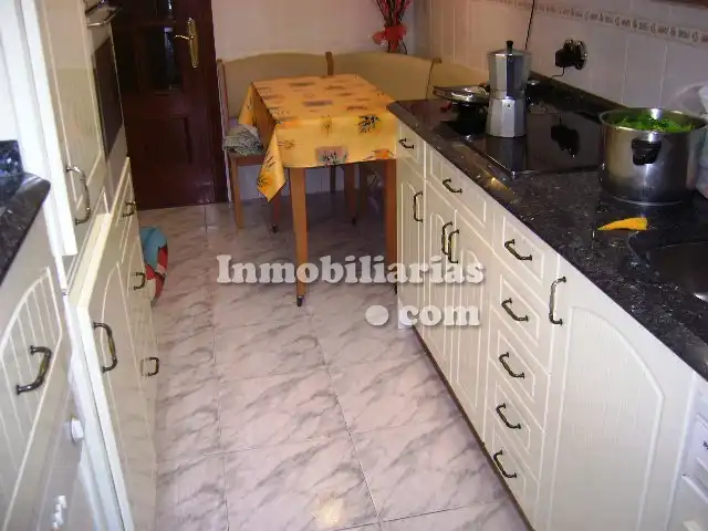 Cuina de Dúplex en venda en Castro-Urdiales amb Calefacció, Terrassa i Traster