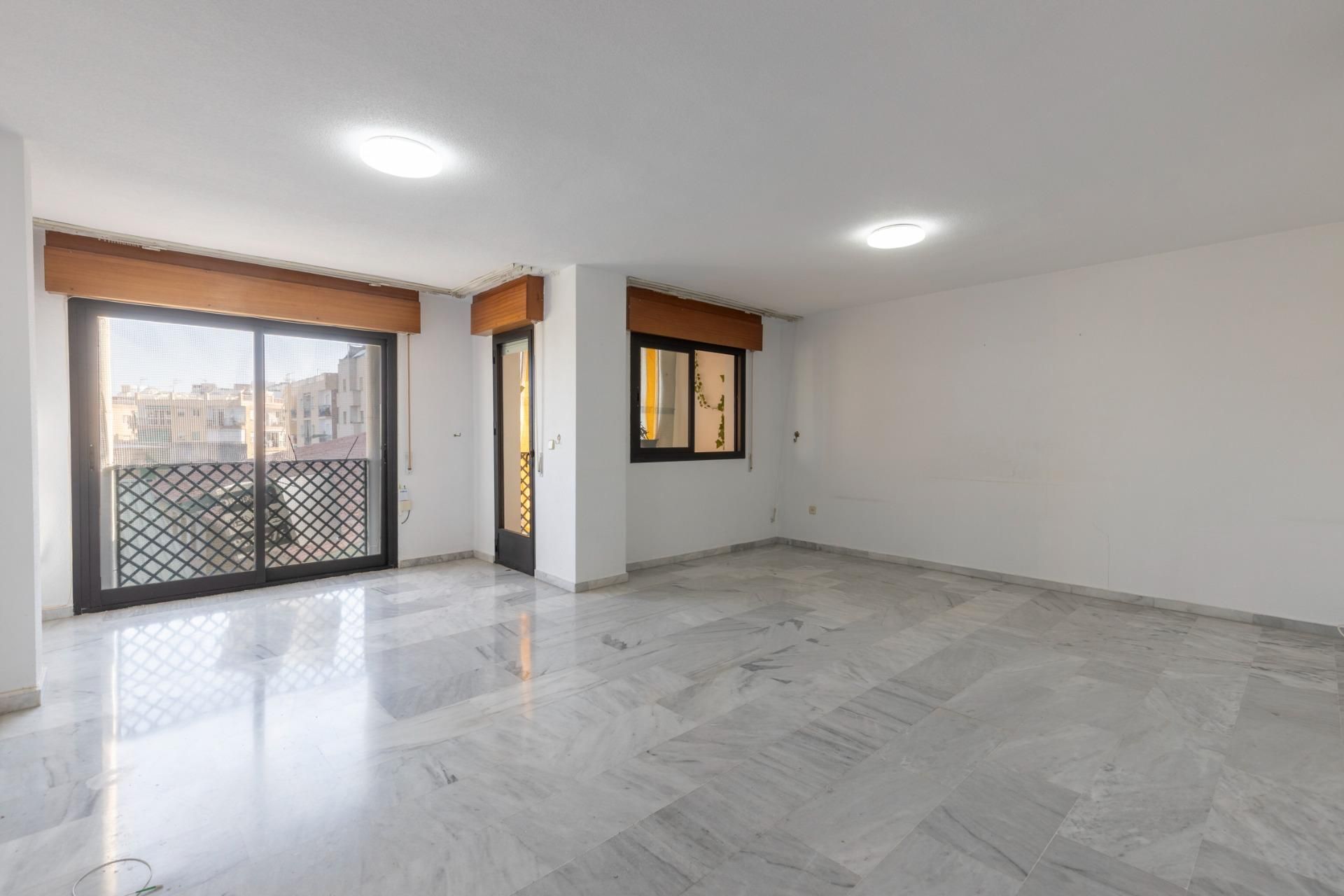 Piso en venta en Almuñécar con Terraza y Balcón