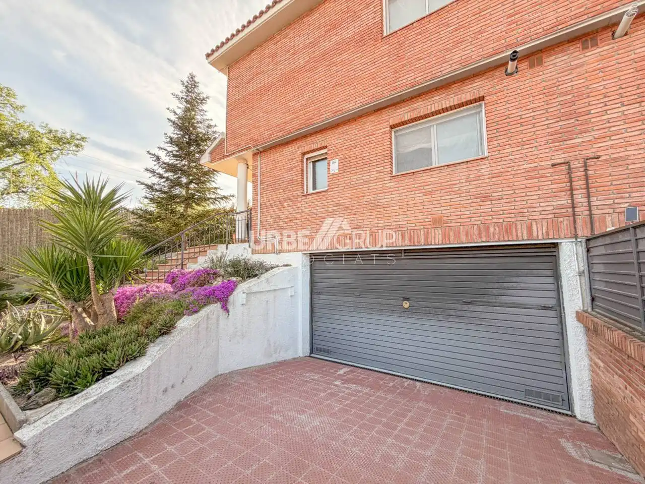 Vista exterior de Casa adosada en venda en Terrassa amb Calefacció, Jardí privat i Terrassa
