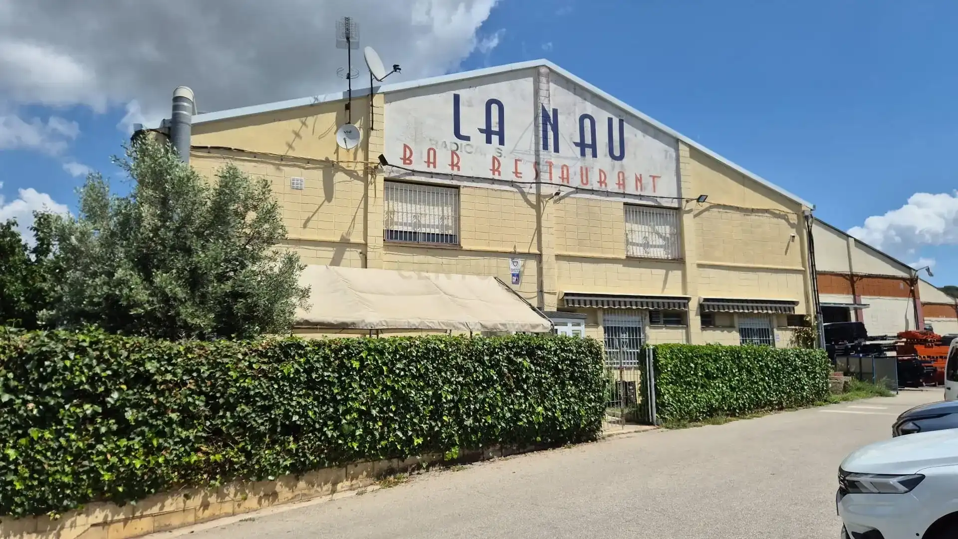 Vista exterior de Local en traspaso en Parets del Vallès con Aire acondicionado