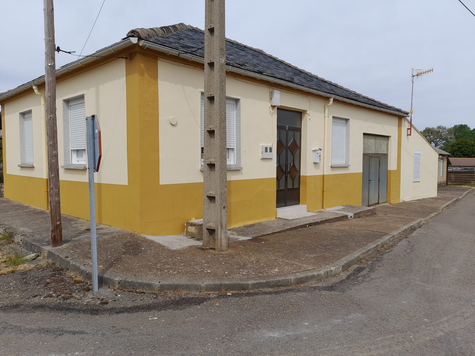 Vista exterior de Casa o xalet en venda en Quintana del Castillo amb Calefacció, Jardí privat i Traster