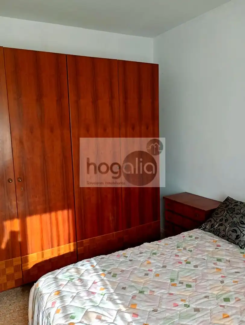 Habitación de Piso de alquiler en Sevilla con Terraza y Amueblado