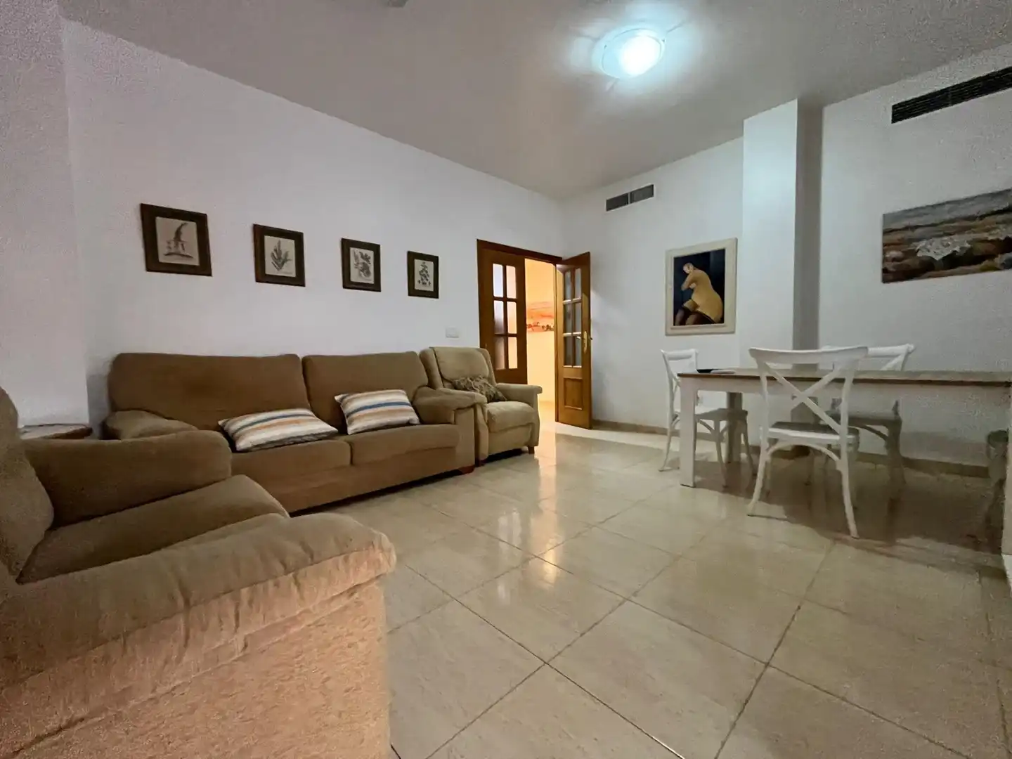 Wohnzimmer von Erdgeschoss zum Verkauf in Águilas mit Klimaanlage, Privatgarten und Möbliert
