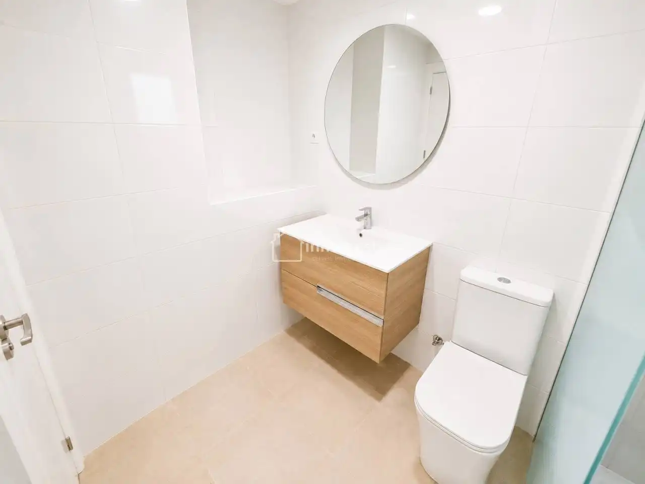 Bathroom of Duplexes for sale in Salt  with Parquet flooring, Terrace and Balcony