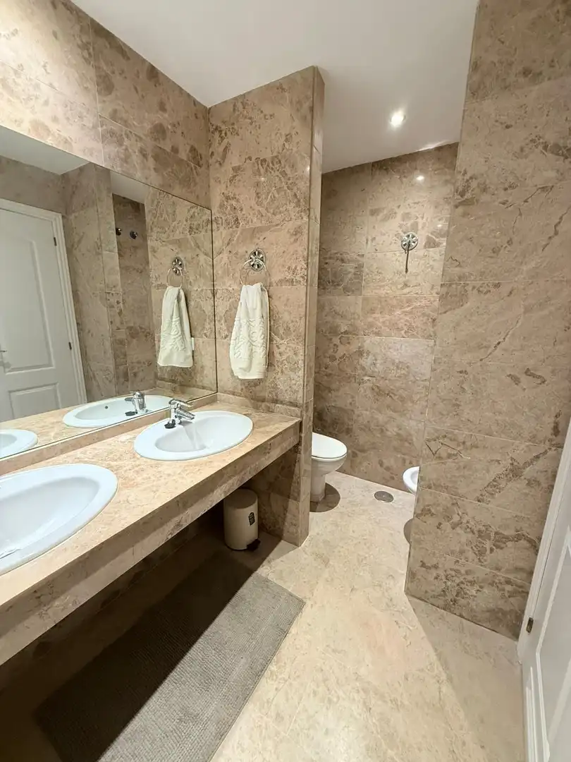 Baño de Piso en venta en Marbella con Aire acondicionado y Terraza