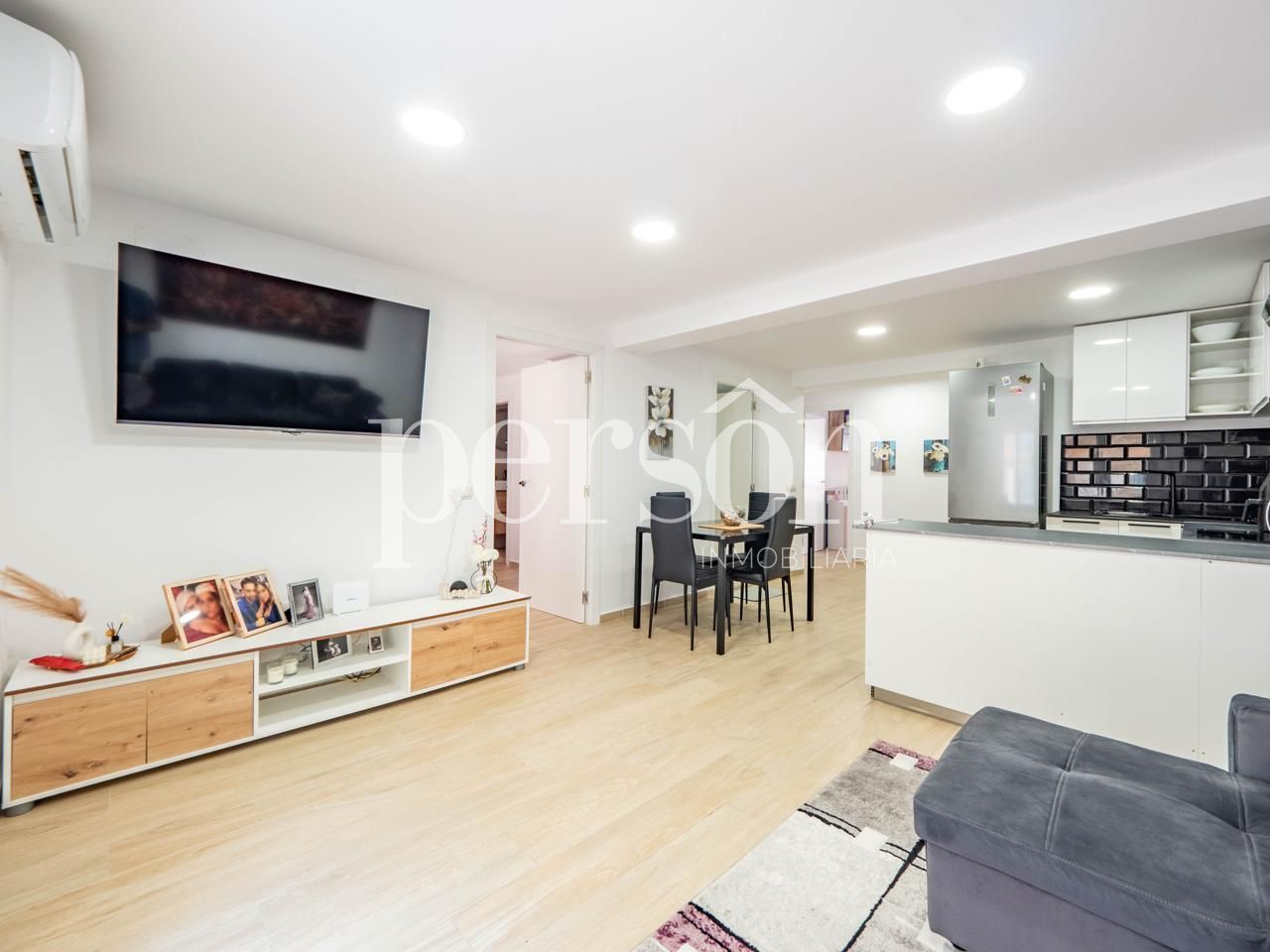 Living room of Flat for sale in  Valencia Capital  with Air Conditioner, Furnished and Balcony