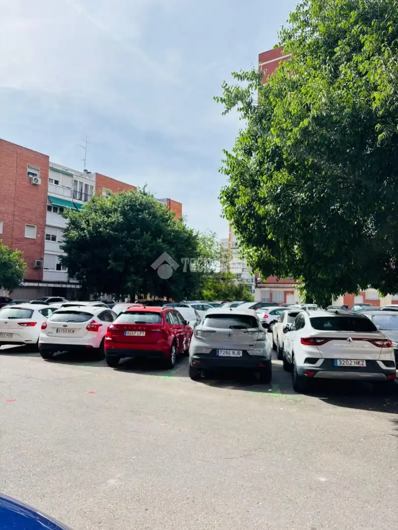 Parking de Piso en venta en Madrid con Calefacción y Terraza