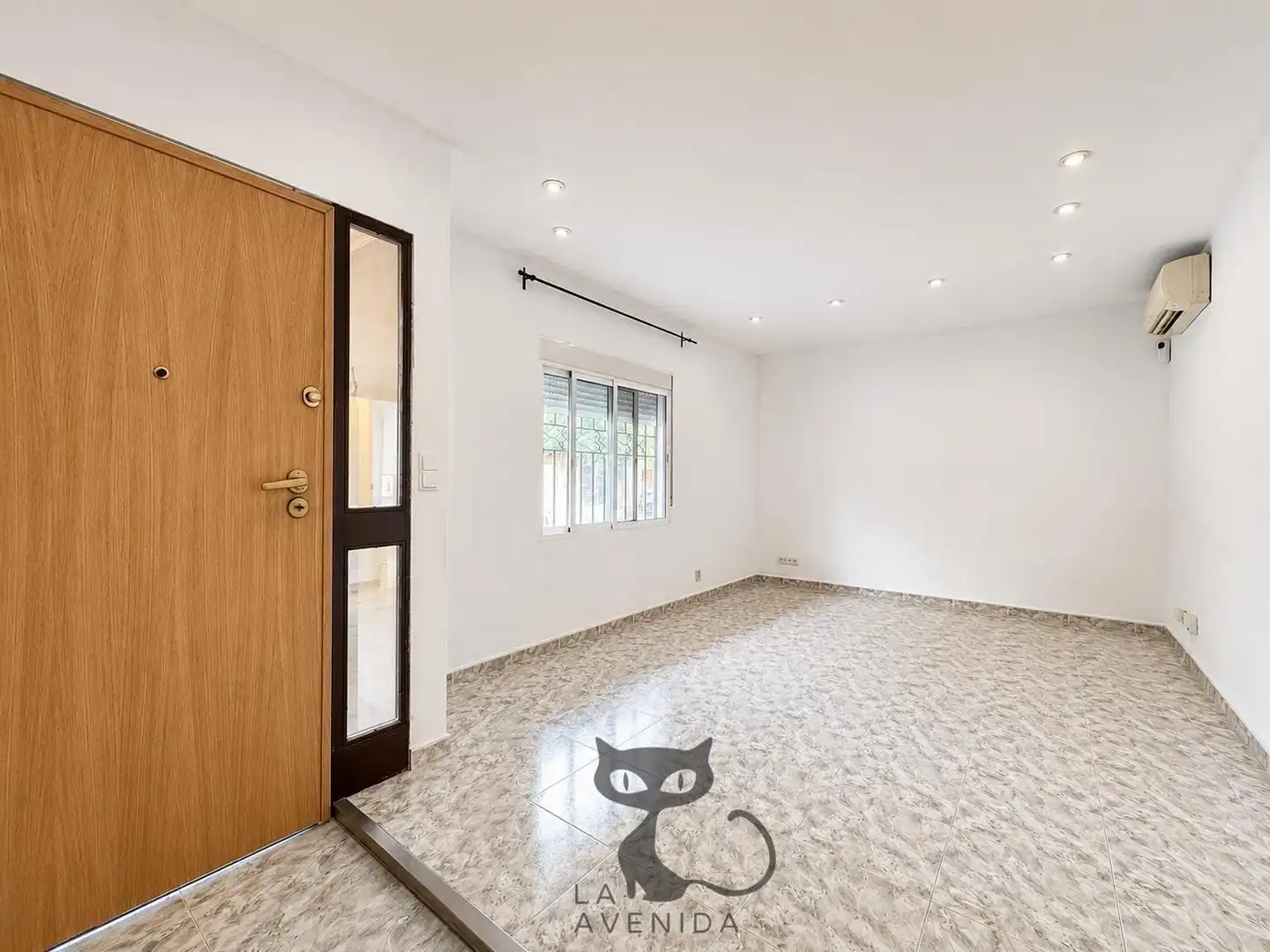 Ground floor for sale in Alfafar  with Air Conditioner and Alarm