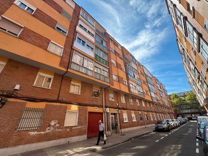 Exterior view of Flat for sale in Valladolid Capital  with Balcony