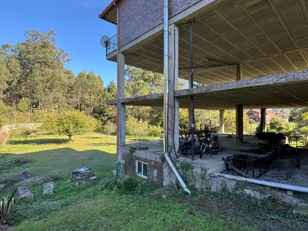 Vista exterior de Casa o xalet en venda en Cangas  amb Aire condicionat i Balcó