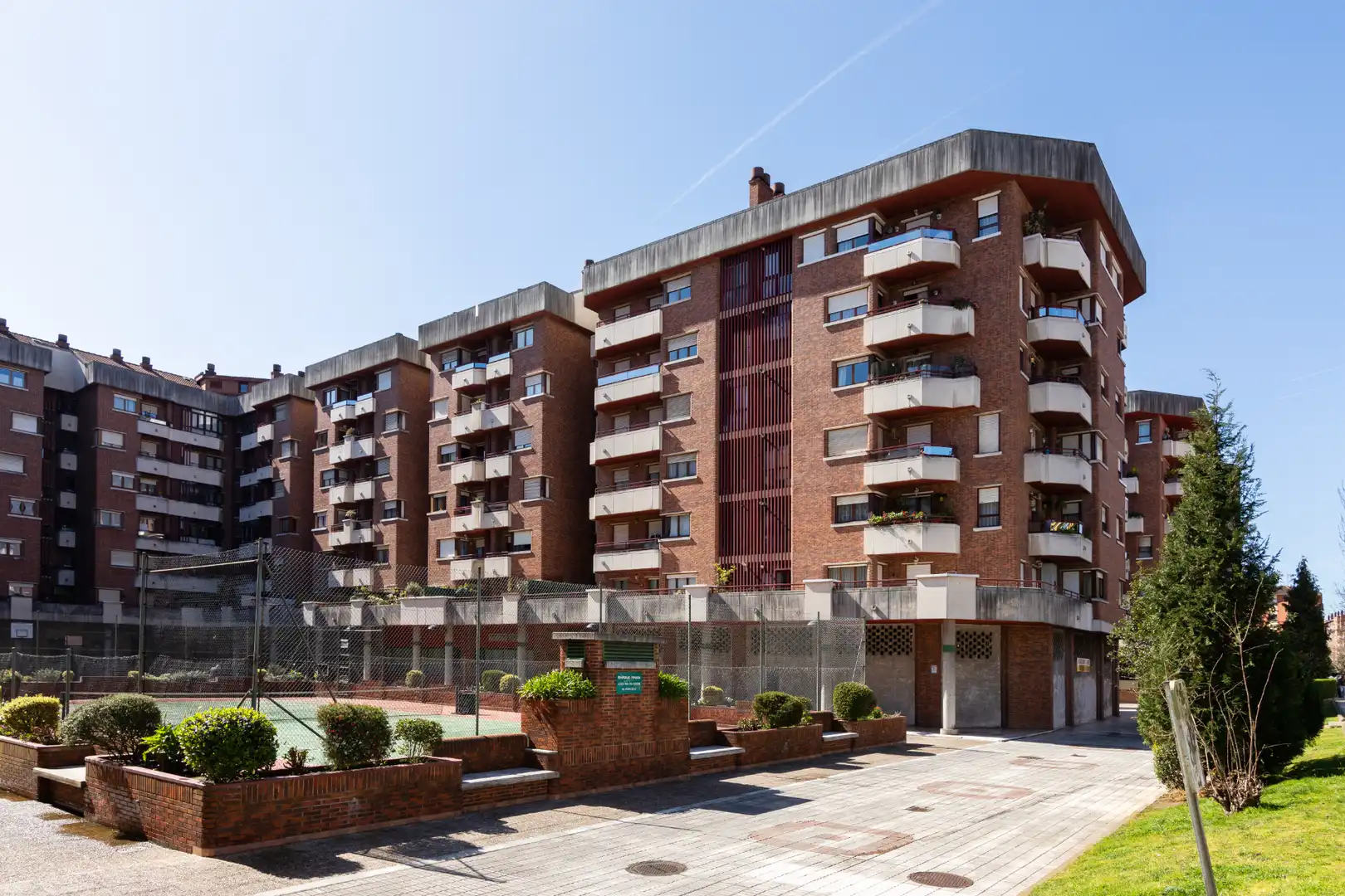 Vista exterior de Piso en venta en Oviedo  con Calefacción, Jardín privado y Parquet