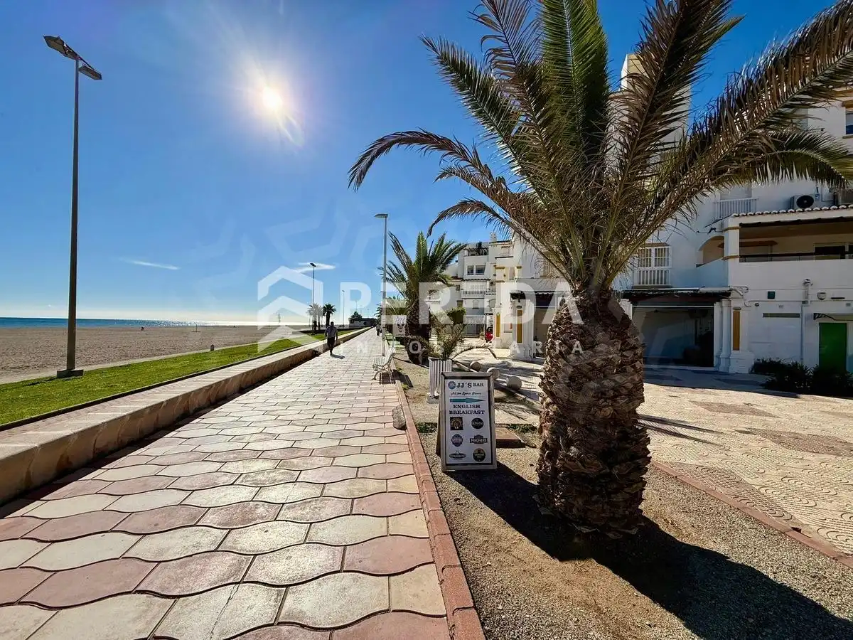 Vista exterior de Piso en venta en Roquetas de Mar con Jardín privado, Terraza y Balcón