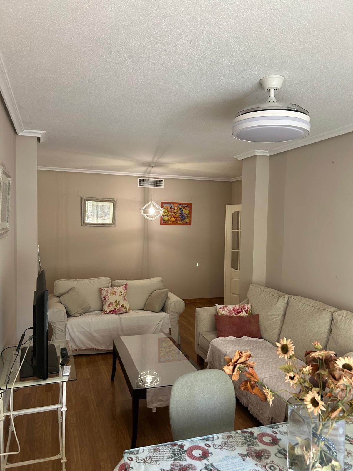 Sala d'estar de Pis de lloguer en  Córdoba Capital amb Aire condicionat, Calefacció i Jardí privat