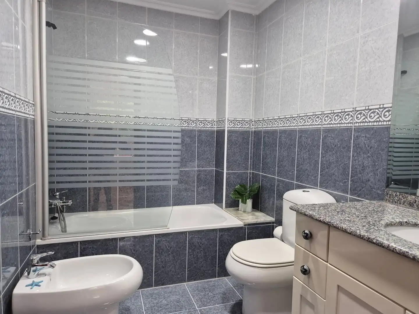 Badezimmer von Wohnung zum Verkauf in Gijón  mit Heizung, Abstellraum und Schwimmbad