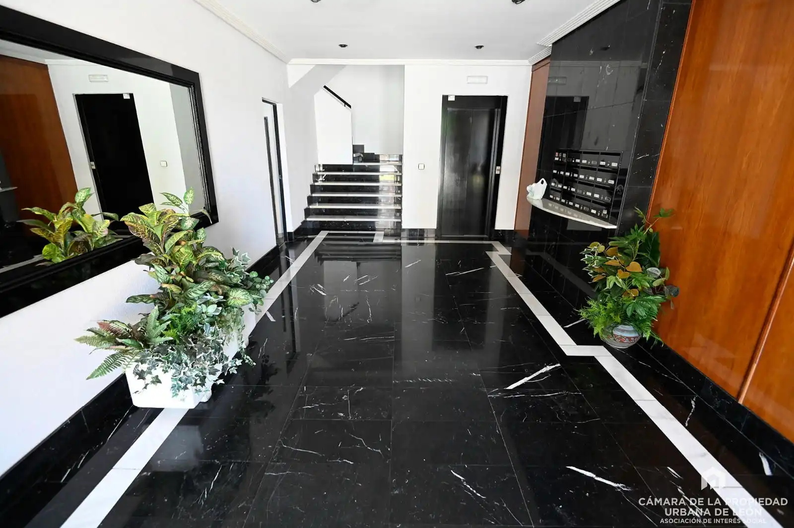 Piso en venta en León Capital  con Calefacción, Terraza y Trastero