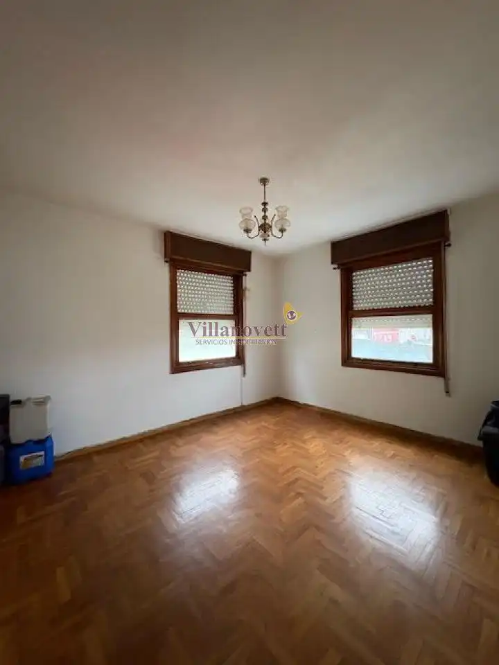 Dormitori de Casa o xalet en venda en Vigo  amb Calefacció i Jardí privat