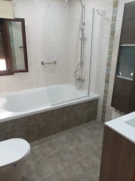 Baño de Piso en venta en Linares con Aire acondicionado, Calefacción y Amueblado