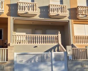Vista exterior de Casa adosada en venda en Oliva amb Aire condicionat