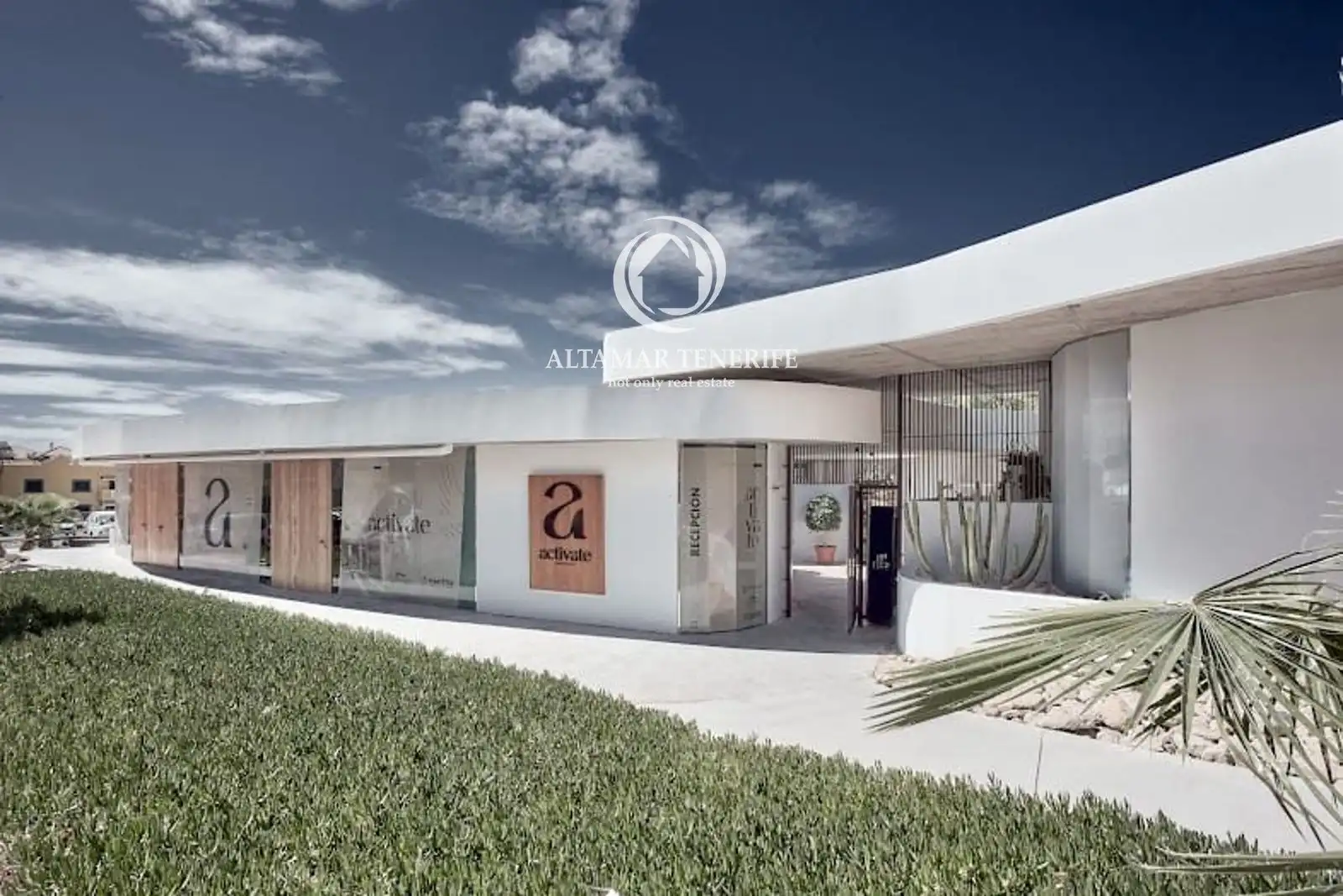 Vista exterior de Apartament en venda en Adeje amb Terrassa, Traster i Piscina
